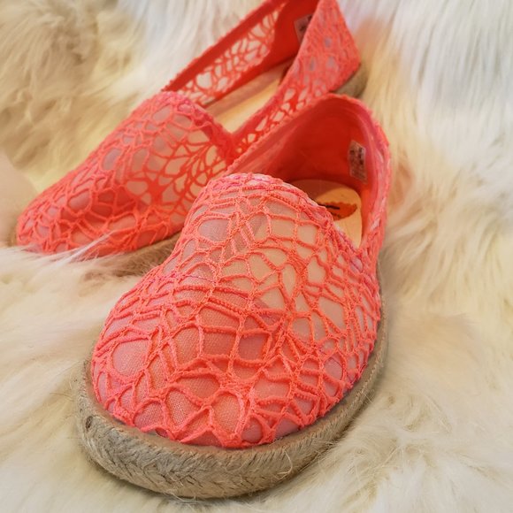 NWOT Cute Neon Pink Rocket Dog Shoes - Picture 2 of 3